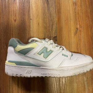 New Balance 550 Sneakers Womens Size 10 Lemon Green and White